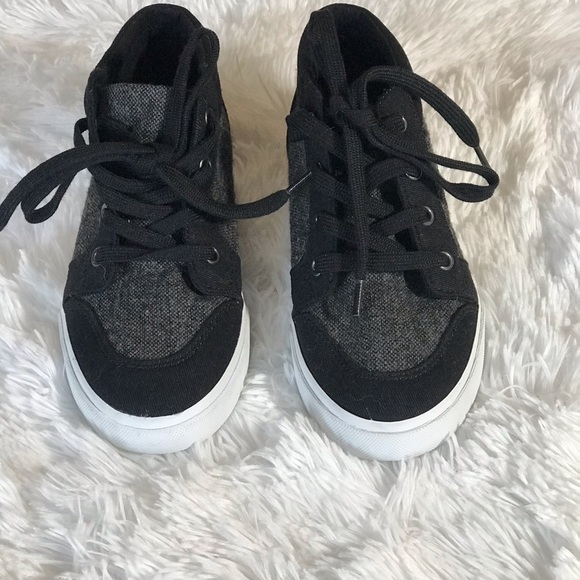 boys sneakers size 13